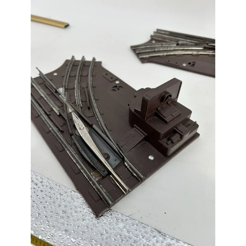 Lionel 6-5021/2  Manual Switch Tracks Set of 2   Left & Right Turnouts O-27